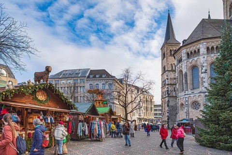 Christmas market at Münsterplatz in Bonn, Germany