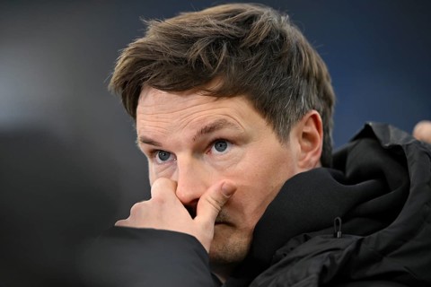 Coach coach Merlin Polzin Hamburger SV HSV portrait thoughtful gesture gesture touching the nose