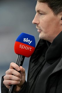 Coach coach Merlin Polzin Hamburger SV HSV portrait in an interview microphone micro logo SKY