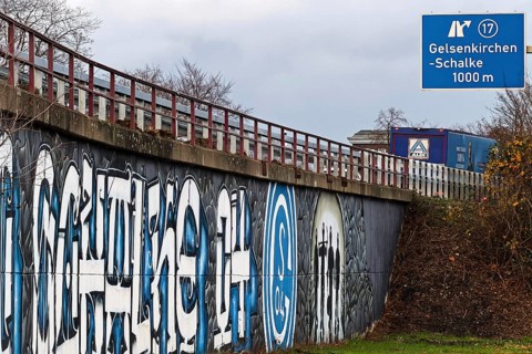 Graffiti at exit no. 17 on the A 42 Gelsenkirchen-Schalke with Aldi trucks, Schalker Meile of FC