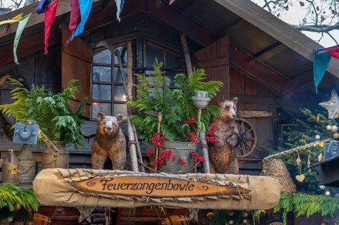 Decorative design at a stand with Feuerzangenbowle, Historic Christmas Market at Neustädter church