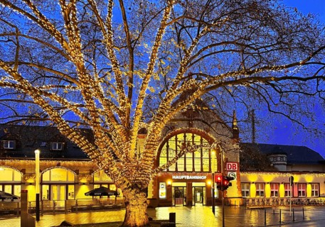 Central Station with Christmas lights in the evening, Witten, Ruhr area, North Rhine-Westphalia,