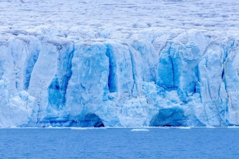 Lilliehöökbreen glacier in summer debouching into Lilliehöök Fjord, Lilliehöökfjorden, branch of