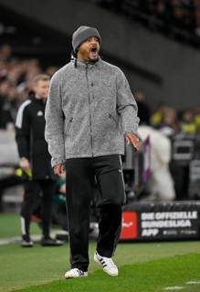 Coach coach Vincent Kompany FC Bayern Munich FCB on the sidelines gesture gesture MHParena, MHP