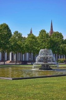 Green area, lawn, bowling green, trees, Platanus × acerifolia (Platanus ×hispanica), cascade