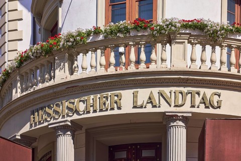Hessian state parliament, sign state parliament, balcony, flower boxes, round, sunny, Schlossplatz,