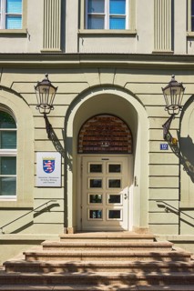 Hessian Ministry of Culture, Education and Opportunities, building, entrance area, window, lantern,