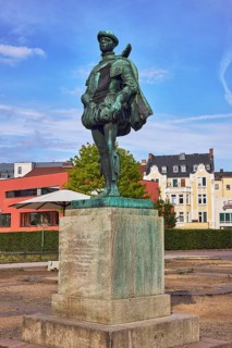 Wilhelm von Nassau-Oranien monument, general architecture, tree, blue sky, cumulus clouds, evening
