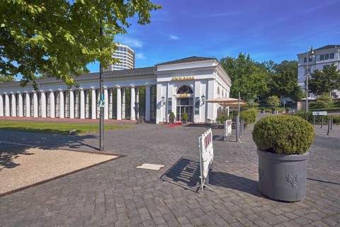 Casino, colonnades, architect Heinrich Jakob Zengerle, historic building, planter with boxwood