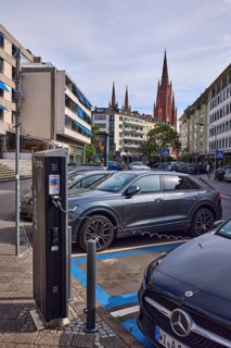 Electric car, charging station for e-cars, charging process, general architecture, residential