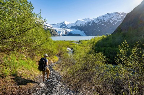 Hikers on the Portage Pass Trail, snowy mountains, Portage Glacier and Portage Lake, near Whittier,