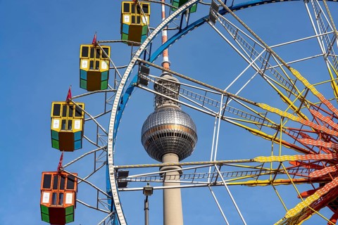 Christmas market am Park am Berliner Fernsehturm, Ferris wheel, Fernsehturm dome, Berlin, Germany