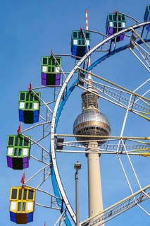 Christmas market am Park am Berliner Fernsehturm, Ferris wheel, Fernsehturm dome, Berlin, Germany
