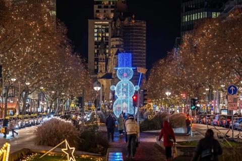 Christmas decoration, light decoration, in Berlin, Tauentzienstraße, view of the Memorial Church on