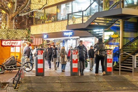 Rampage barriers, vehicle barriers, at the Christmas market on Breitscheidplatz, at the Memorial