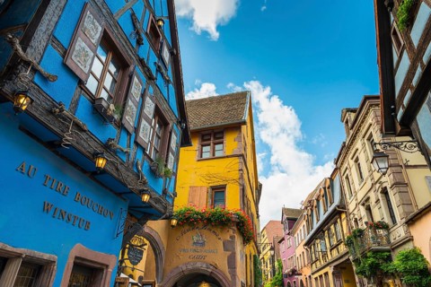 Colourful historic houses in the old town of Riquewihr, Ellsass
