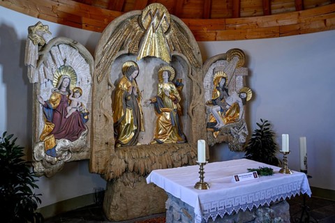 Altar of the chapel Maria Heimsuchung am Zugspitzplatt, Grainau municipality,