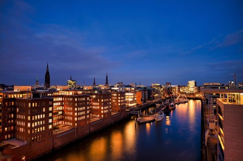 Sandtorkai, Sandtorhafen, Speicherstadt, Hafencity, Free and Hanseatic City of Hamburg, twilight,