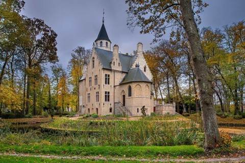 Kasteel Beauvoorde, 17th century moated castle in Renaissance style in the village Wulveringem in