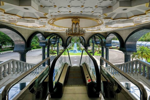 Jame' Asr Hassanil Bolkiah Mosque, King's entrance, Bandar Seri Begawan, Brunei