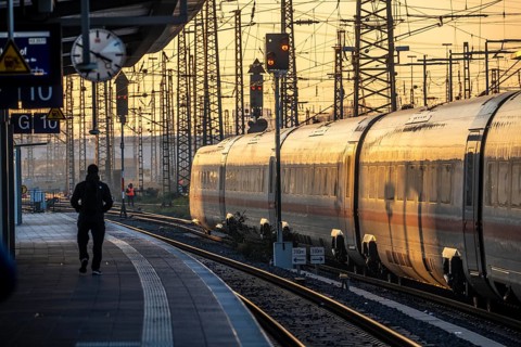 Dortmund Central Station, ICE train on the platform, North Rhine-Westphalia, Germany