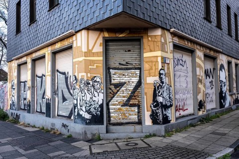 Street art in Essen, graffiti on an empty building on Varnhorststraße, city center, North