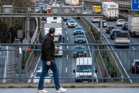 Autobahn A40, Ruhrschnellweg, traffic jams on both roads, at the Ruhrschnellwegstunnel in Essen,