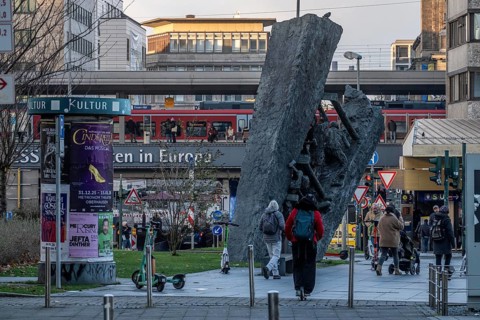 Downtown Essen, passers-by at Europaplatz, main train station, mining monument Steile Lagerung,