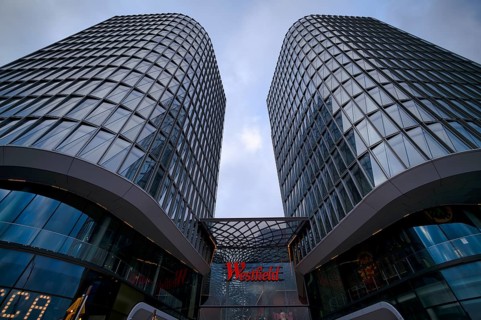 Exterior view, entrance to shopping mall, Westfield, logo, Hamburg-Überseequartier, Free and