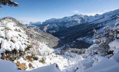 View over snow-covered side valley towards Reintal, snowy mountain landscape, ascent to