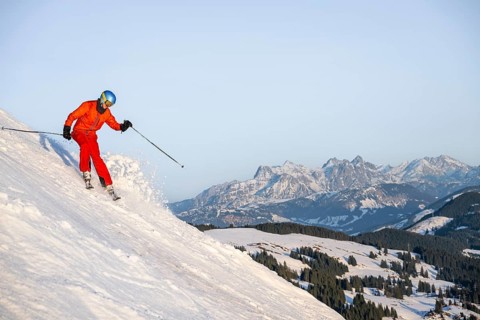 Skiers, downhill Hohe Salve, back Loferer Steinberge, SkiWelt Wilder Kaiser Brixenthal, Hochbrixen,