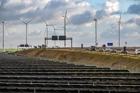 86.5 MW peak open-air photovoltaic systems, from RWE, with over 141, 000 solar modules, on a side
