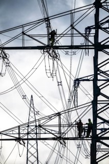 Work on a 380 kV high-voltage overhead line, new construction, along the A57 motorway, near