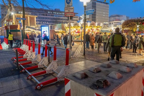 Christmas market in Essen, secured by mobile anti-terrorist lock, modular, movable barrier against