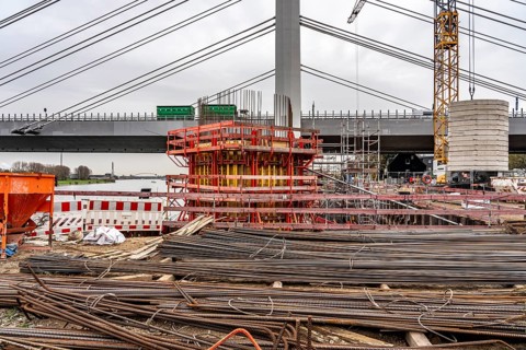 Duisburg-Neuenkamp Rhine bridge, the A40 motorway, construction of the second bridge begins, bridge