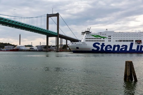 Stena Line MS Stena Scandinavica passenger ferry, Göta älv river, Älvsborgsbron suspension bridge,