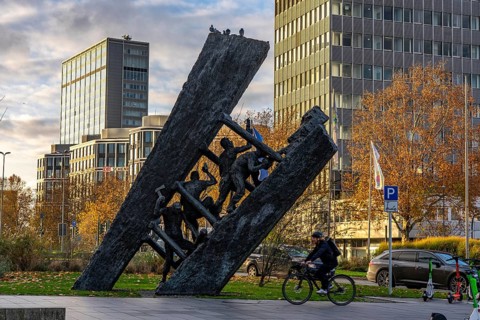 Downtown Essen, Miners' Monument Steile Lagerung, am Europaplatz, high-rise office buildings, at