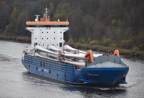 Cargo ship ROTRA VENTE sails with rotor blades for wind turbines in the Kiel Canal, NOK, Kiel