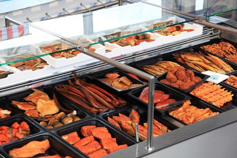 Display, refrigerated counter in a fish shop in Wismar on the Baltic Sea, Mecklenburg-Western