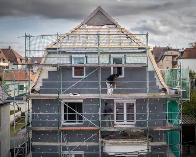 Energetic renovation of an apartment building, renovation of an old building, thermal insulation,