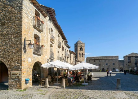 Plaza Mayor main square historic buildings medieval village of Ainsa, Aínsa-Sobrarbe, Huesca