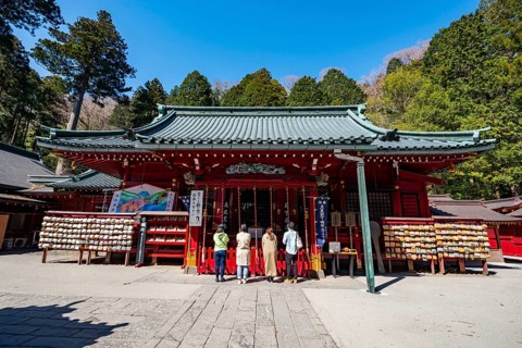 Worshippers at Shinto Shrine, Hakone Shrine, Hakone, Japan