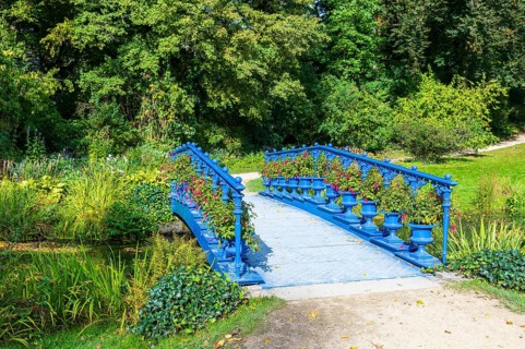 Fuchsia Bridge or Blue Bridge in Muskauer Park, UNESCO World Heritage Site, Bad Muskau, Upper