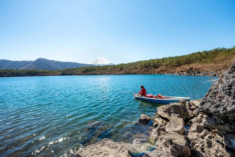 Anglers at Lake Saiko, behind volcano Mt. Fuji, Minamitsuru District, Yamanashi Prefecture, Japan