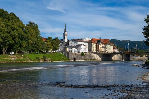 Old town with church of St. Mariä Himmelfahrt, river Isar, Bad Tölz, Upper Bavaria, Bavaria,