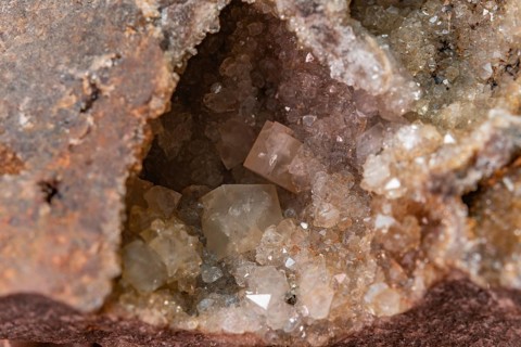 Glowing crystals are visible inside the rough stone and reveal a beautiful geological spectacle.