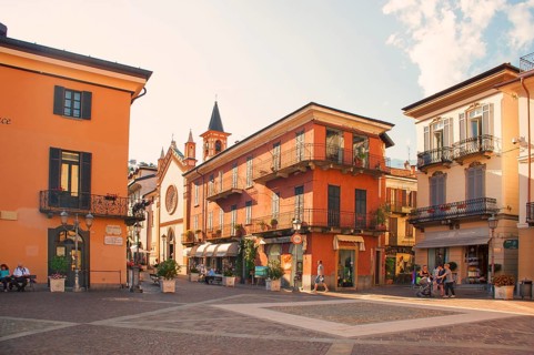 Menaggio, beautiful tourist town on the western shore of Lake Como, Piazza Garibaldi, Como