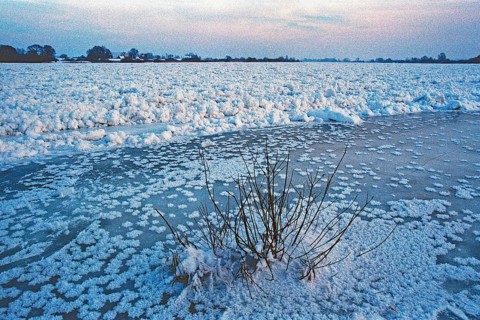 Frozen Elbe, Bleckede, Lower Saxony, Germany, January 03, 1997, vintage, retro, old, historic