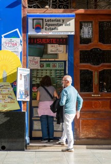 Lottery kiosk selling tickets, Loterias y Apuestas del Estado, Calle de Alfonso I, Zaragoza,