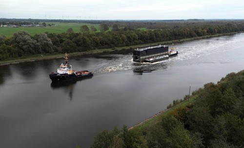 Tugboats bring a lock gate through the Kiel Canal, NOK, Kiel Canal, Kiel Canal, Schleswig-Holstein,